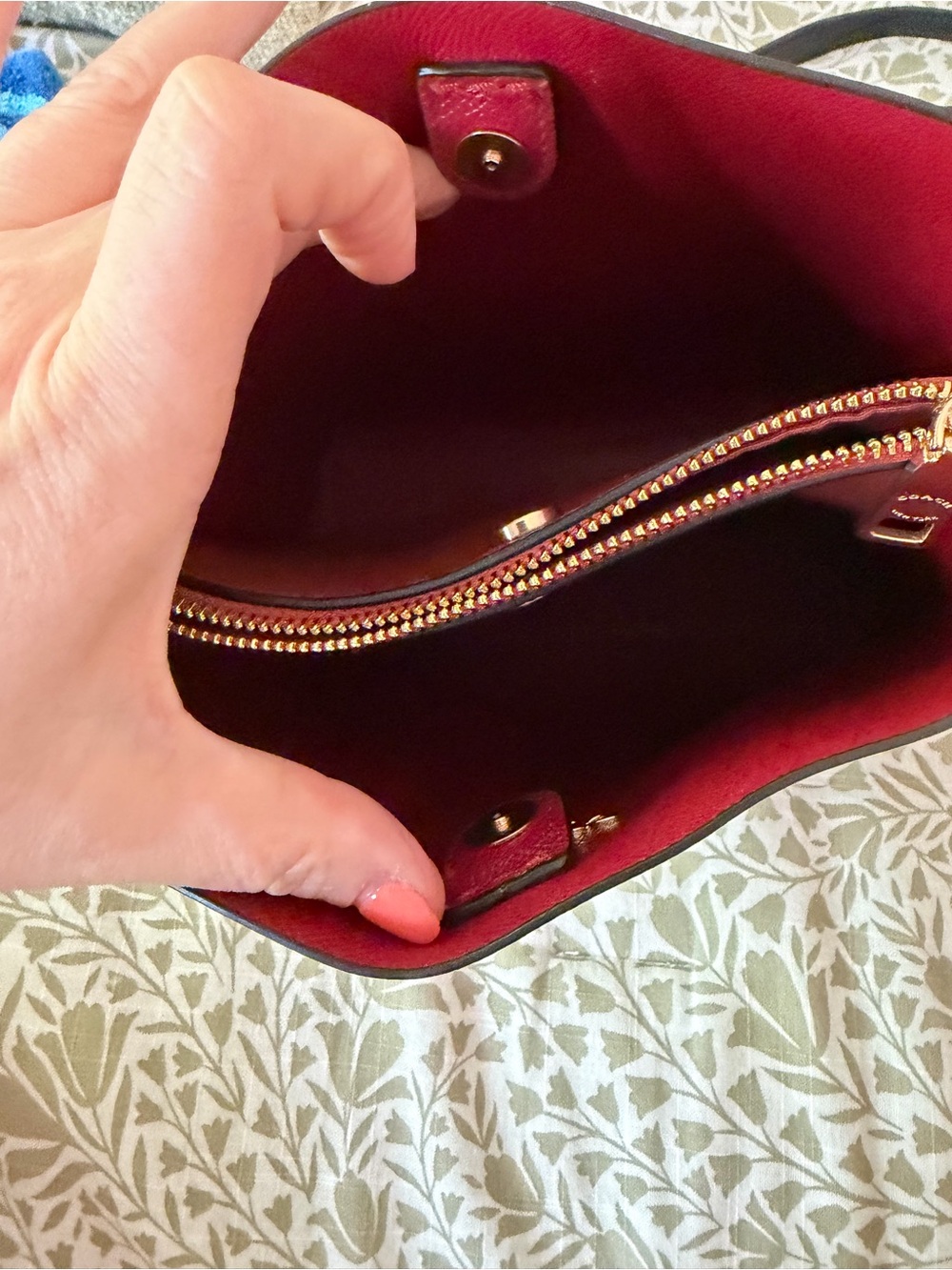 COACH Black Leather Crossbody Bucket Bag with Gold Hardware - Mollie Bucket 22 - Picture 3 of 8